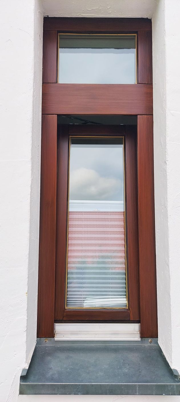 Optimales Ergebnis nach dem Renovierungsanstrich der Holzfenster mit Lasur in Freystadt