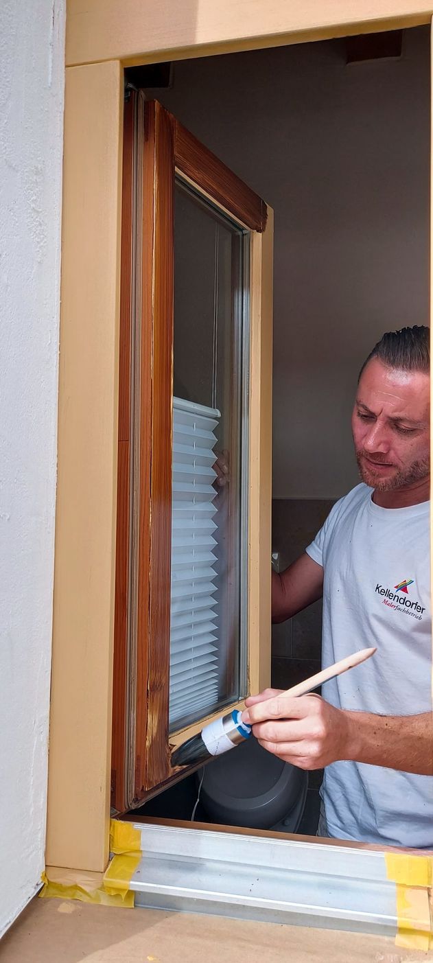 Renovierungsanstrich auf Fenster aus Holz mit Lasur in Freystadt von unserem Maler