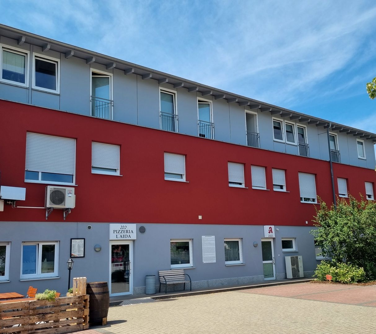 Dunkles Rot auf einer gedämmten Fassade in Freystadt mit höchster Farbtonbeständigkeit